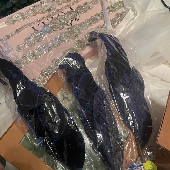 Wedding items. Greenery, ring box, boys suspender/bow tie set - Picture 3 of 6